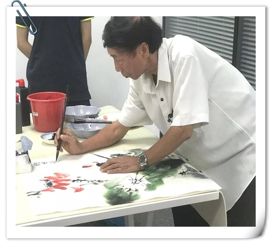 1534816536885517.jpg 進貿(mào)通周末|著名國畫大師蒞臨進貿(mào)通贈《映日荷花》《紫氣東來》