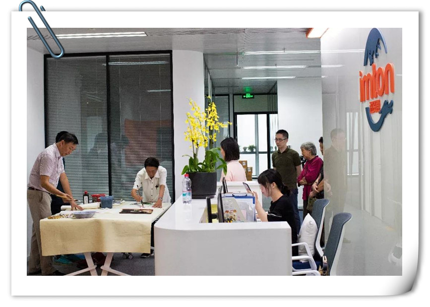 1534816619896617.jpg 進貿(mào)通周末|著名國畫大師蒞臨進貿(mào)通贈《映日荷花》《紫氣東來》